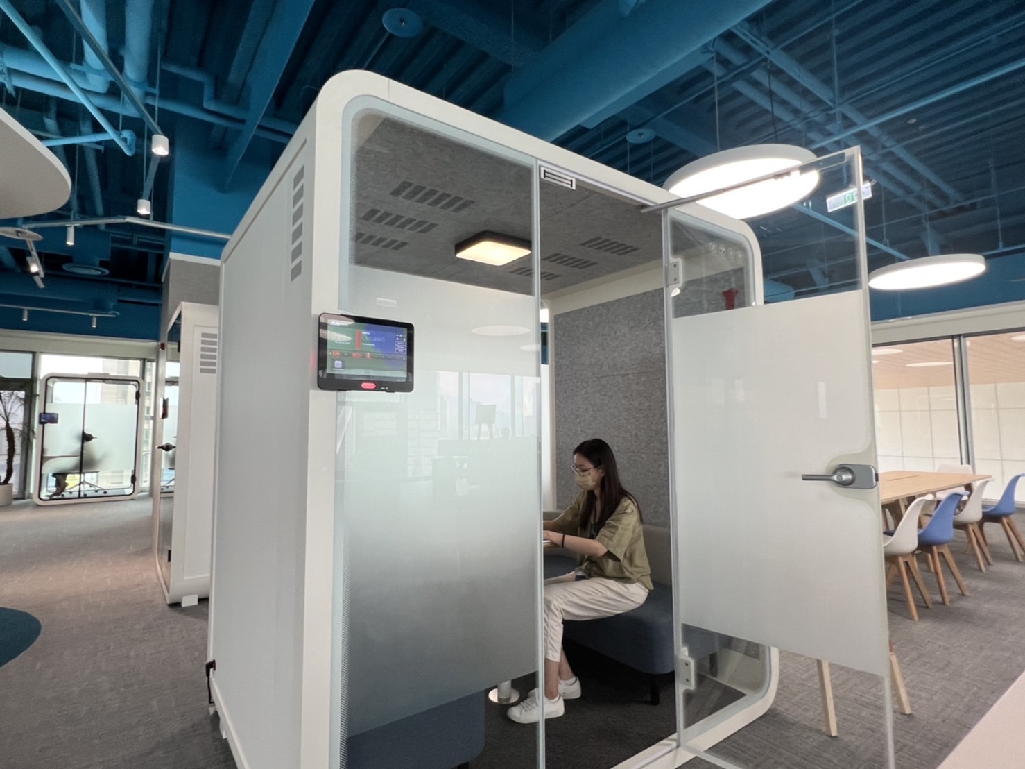 Ebpay高雄據點的智慧行動辦公艙，展現Ebpay在面板以外的研發應用軟實力